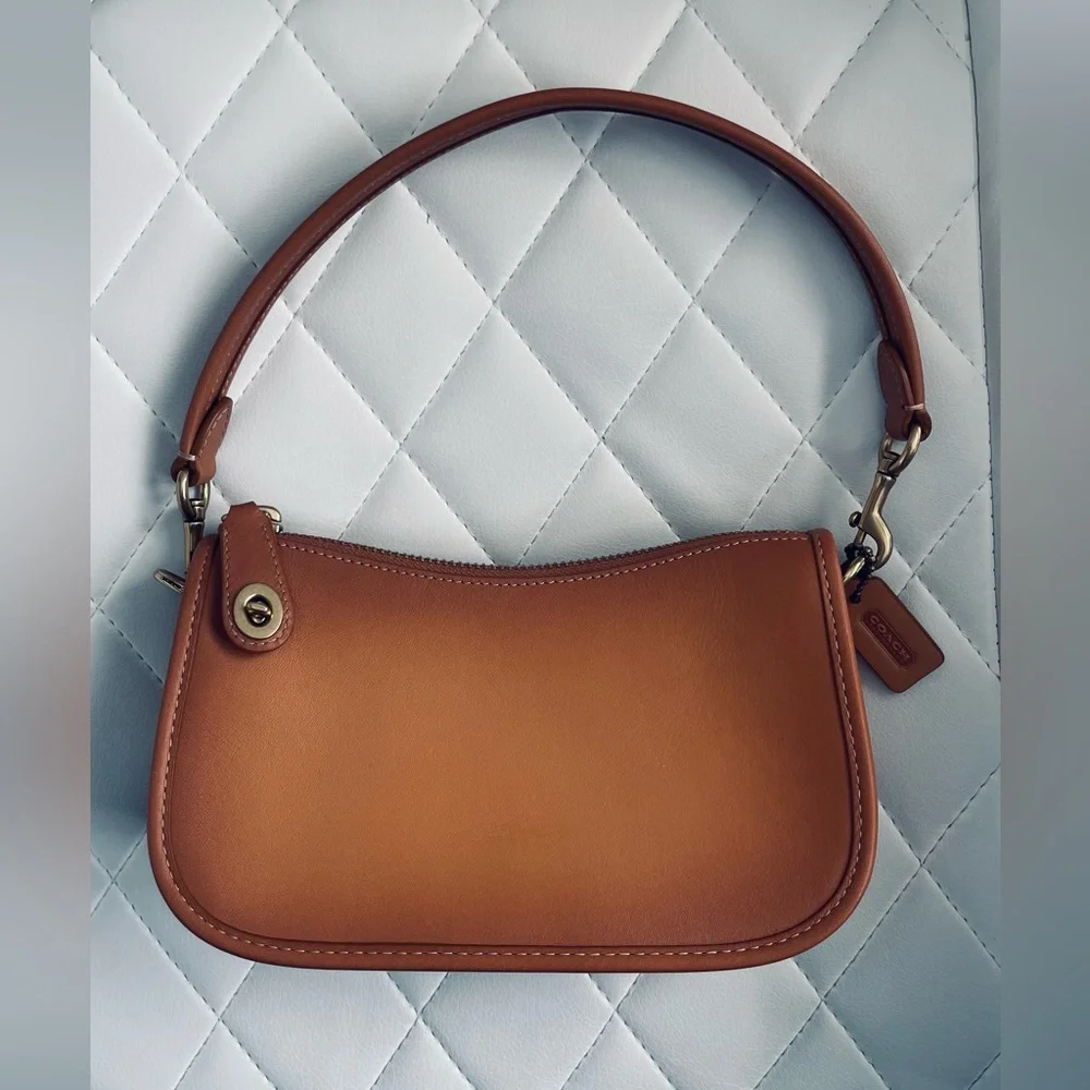 Coach Swinger 20 Caramel - Picture 8 of 15